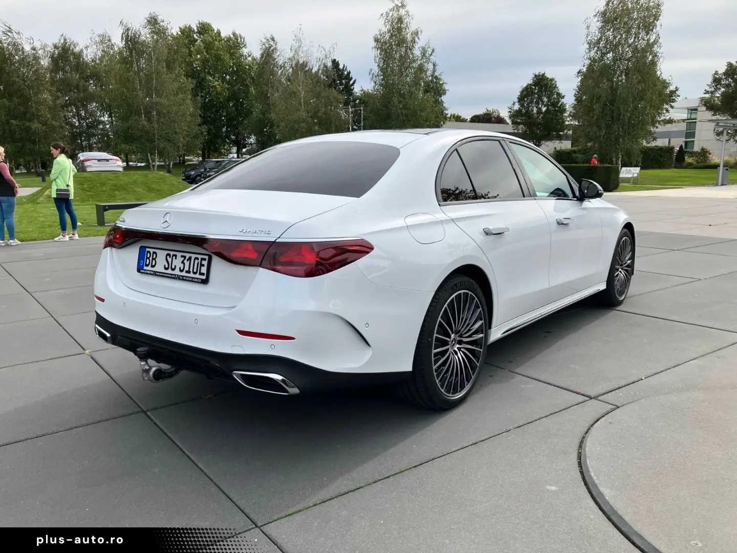 MERCEDES-BENZ E 400 e 4Matic AMG Line MBUX CAM LEDER BURM 4D