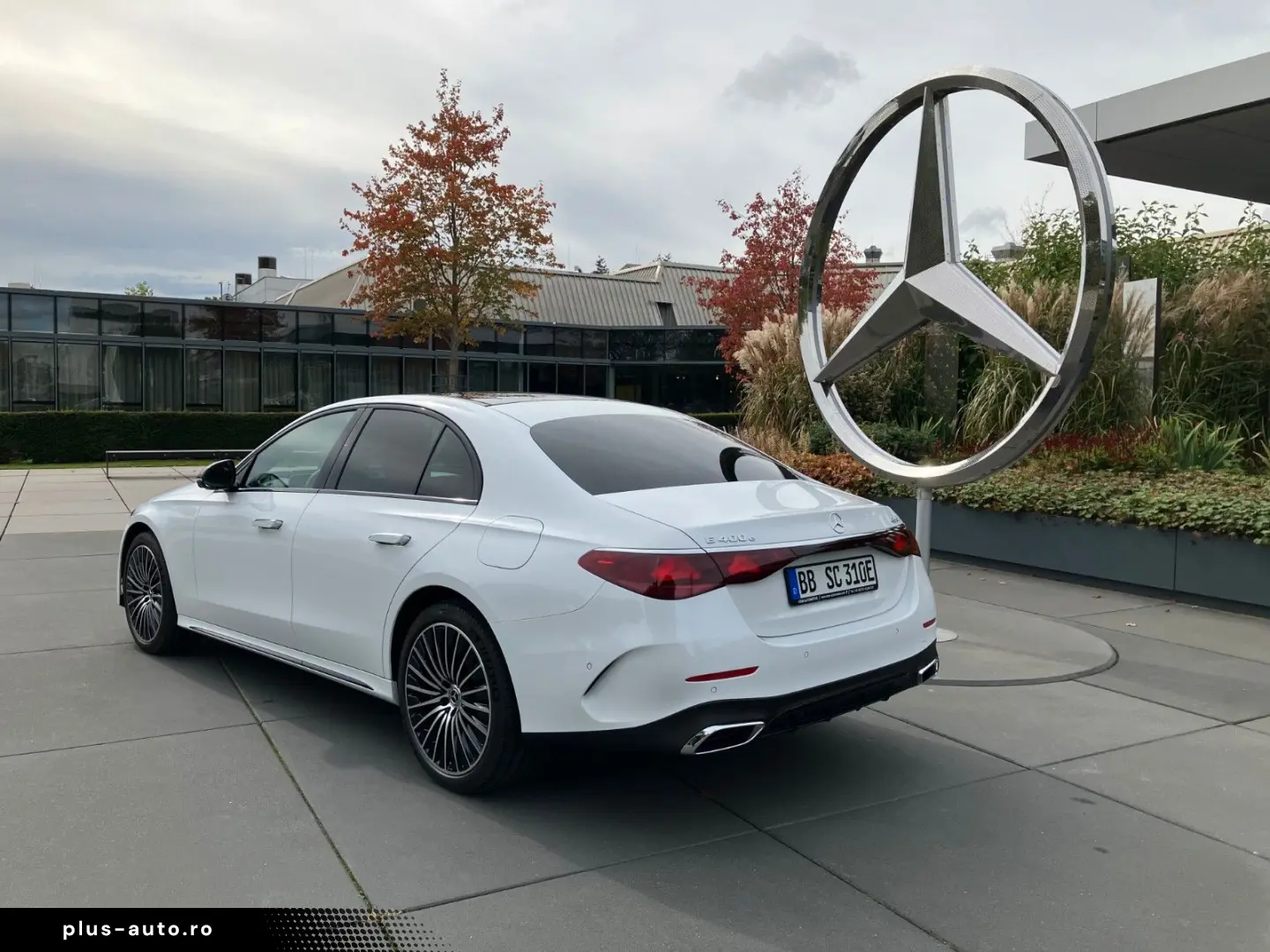 MERCEDES-BENZ E 400 e 4Matic AMG Line MBUX CAM LEDER BURM 4D