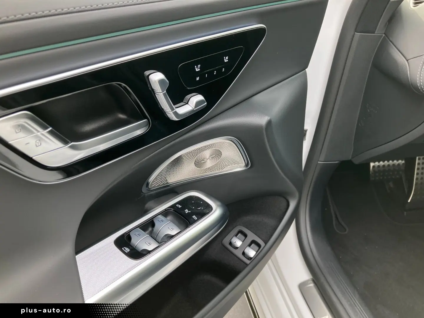 MERCEDES-BENZ E 400 e 4Matic AMG Line MBUX CAM LEDER BURM 4D