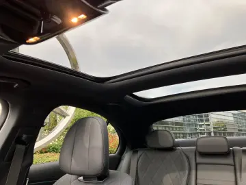 MERCEDES-BENZ E 400 e 4Matic AMG Line MBUX CAM LEDER BURM 4D