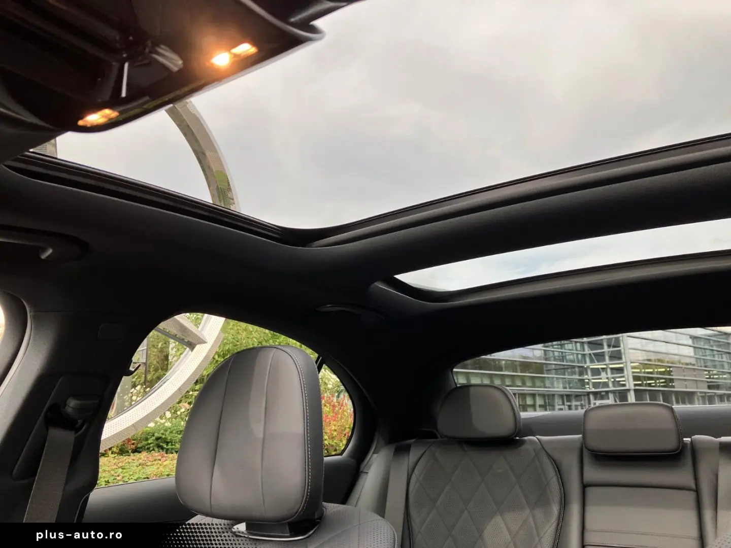 MERCEDES-BENZ E 400 e 4Matic AMG Line MBUX CAM LEDER BURM 4D