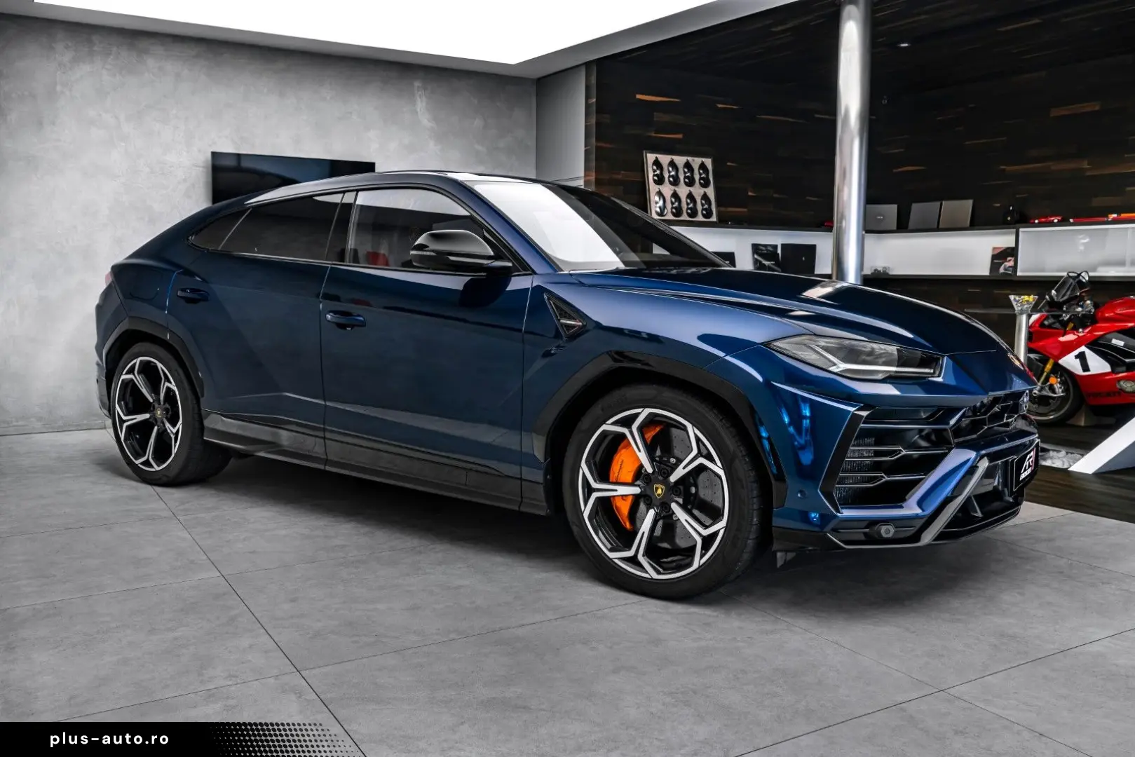 LAMBORGHINI Urus 4.0 V8