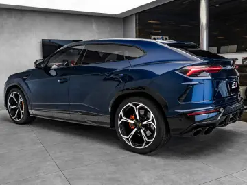 LAMBORGHINI Urus 4.0 V8