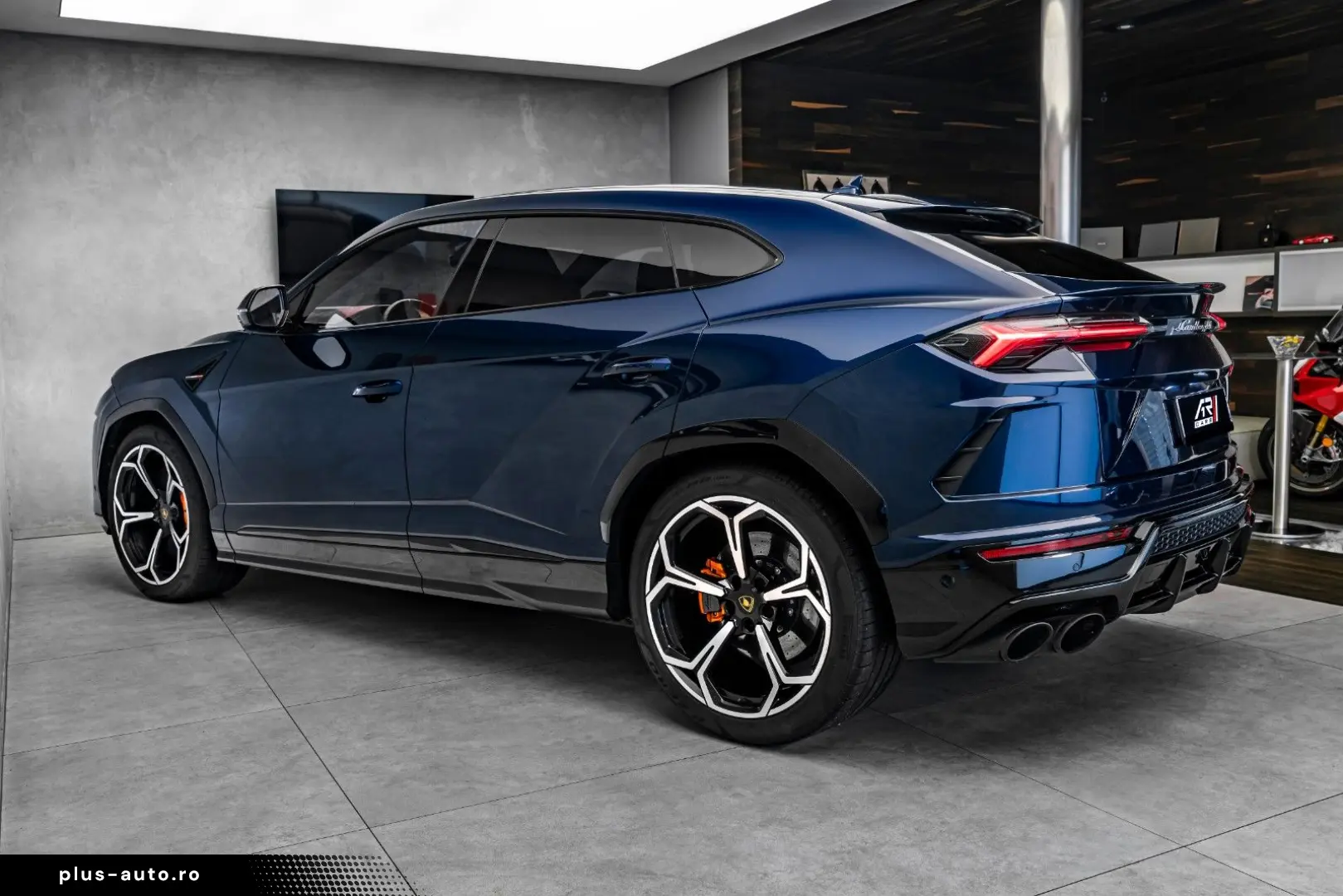 LAMBORGHINI Urus 4.0 V8