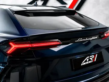 LAMBORGHINI Urus 4.0 V8