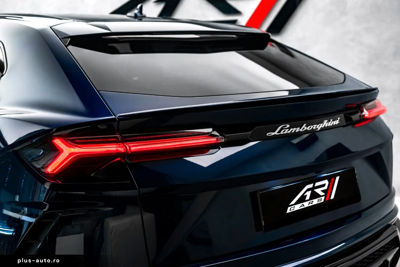 LAMBORGHINI Urus 4.0 V8