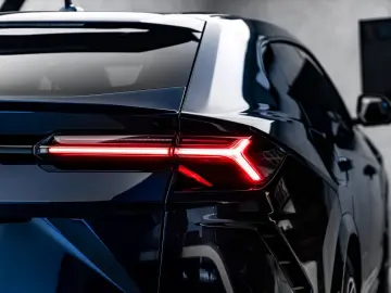 LAMBORGHINI Urus 4.0 V8