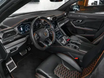 LAMBORGHINI Urus 4.0 V8