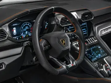 LAMBORGHINI Urus 4.0 V8