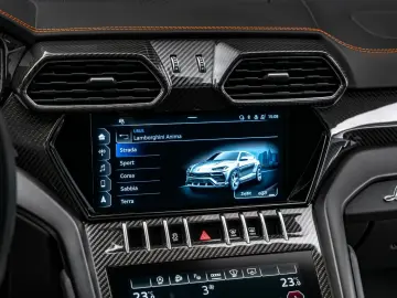 LAMBORGHINI Urus 4.0 V8