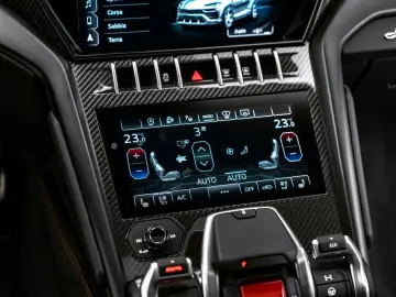 LAMBORGHINI Urus 4.0 V8