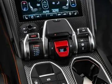 LAMBORGHINI Urus 4.0 V8