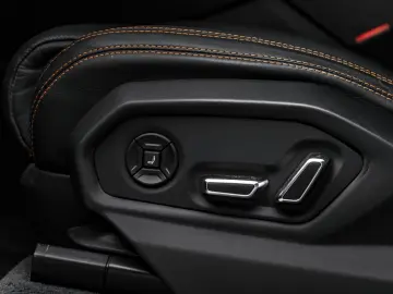 LAMBORGHINI Urus 4.0 V8