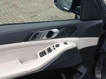 BMW X5 xDrive40d M-SPORT LED NAVI STANDH 360  20