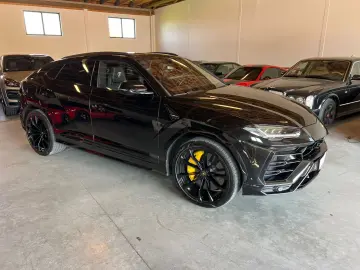 LAMBORGHINI Urus 4.0 V8