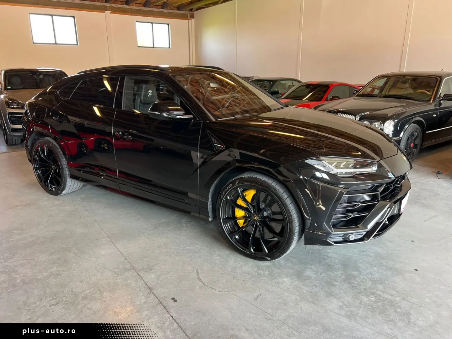 LAMBORGHINI Urus 4.0 V8