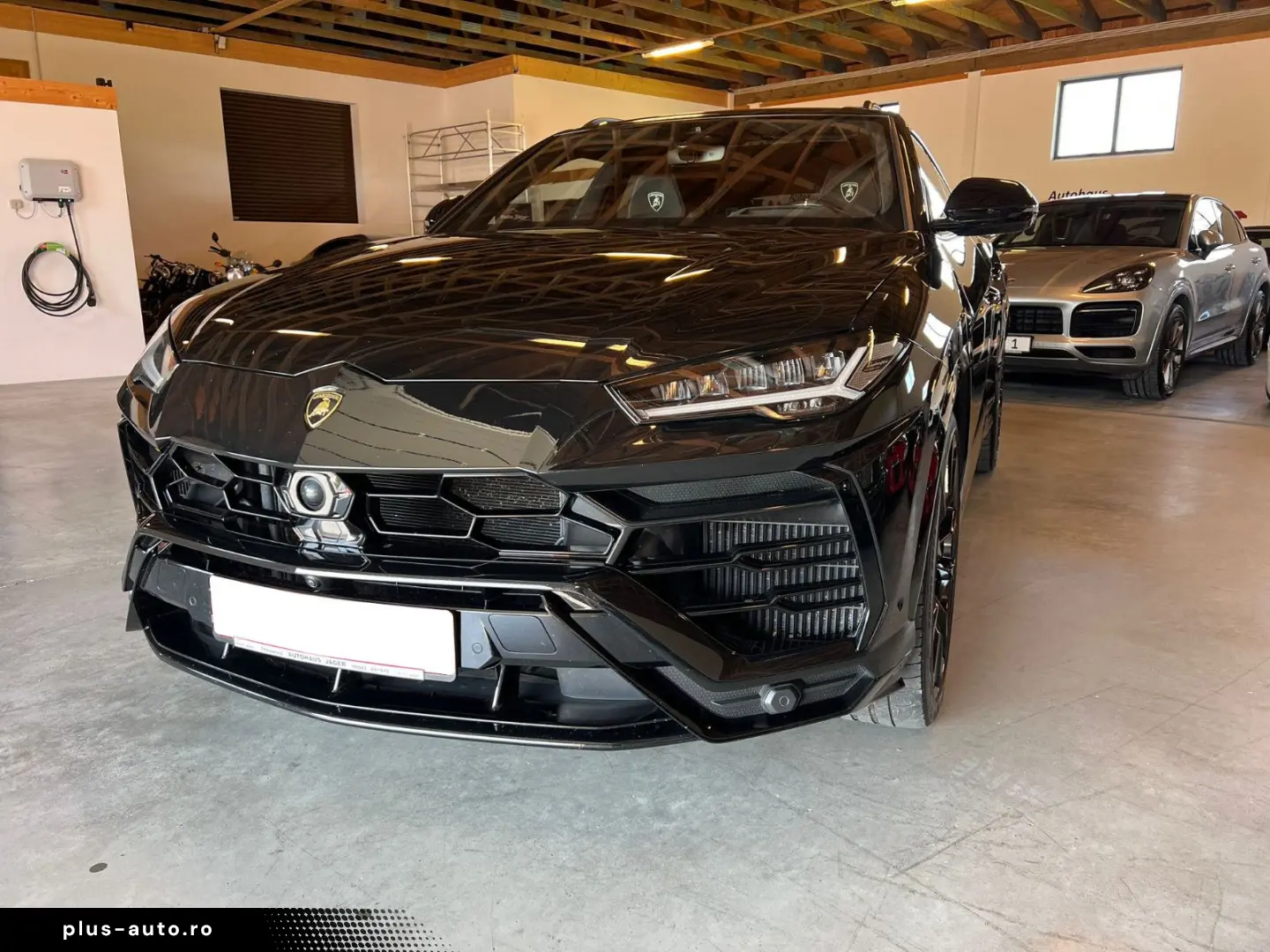 LAMBORGHINI Urus 4.0 V8