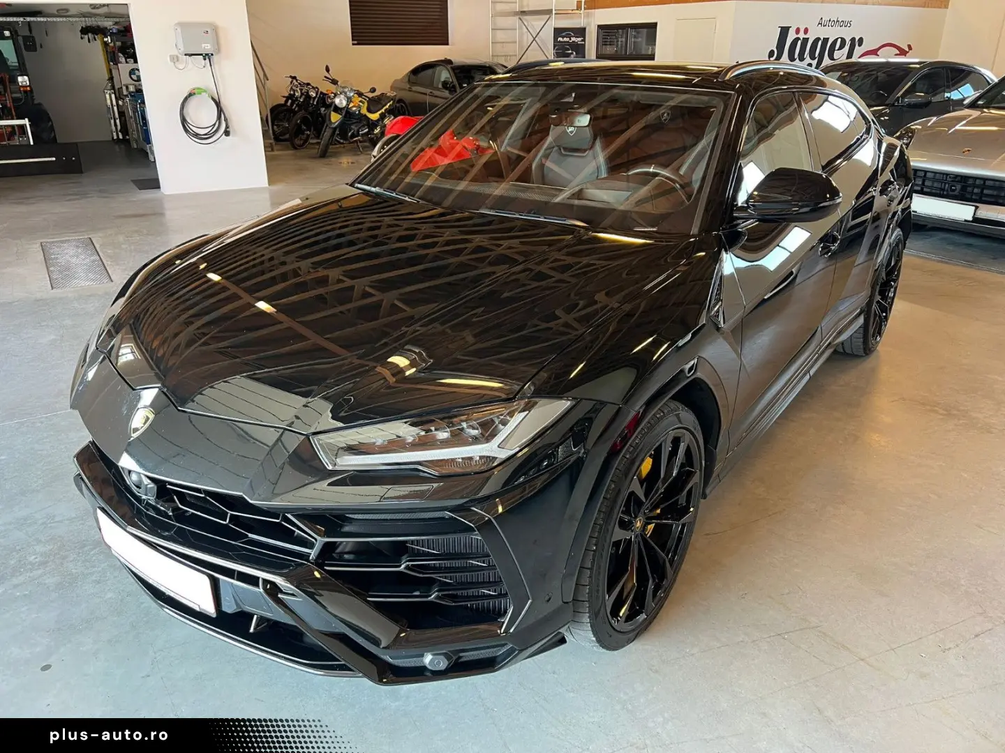 LAMBORGHINI Urus 4.0 V8