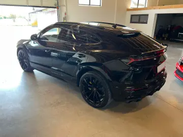 LAMBORGHINI Urus 4.0 V8