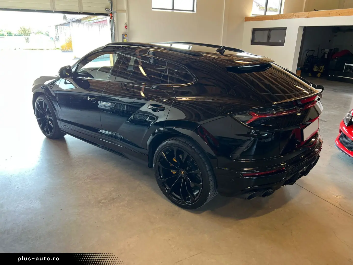 LAMBORGHINI Urus 4.0 V8
