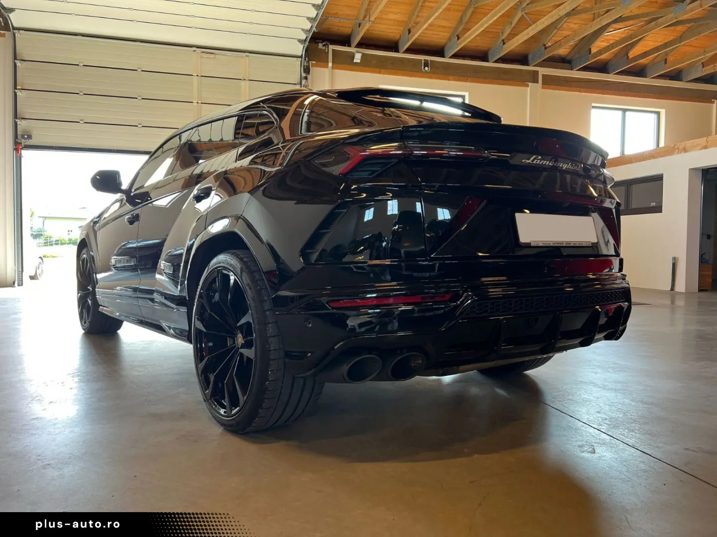 LAMBORGHINI Urus 4.0 V8