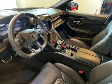 LAMBORGHINI Urus 4.0 V8