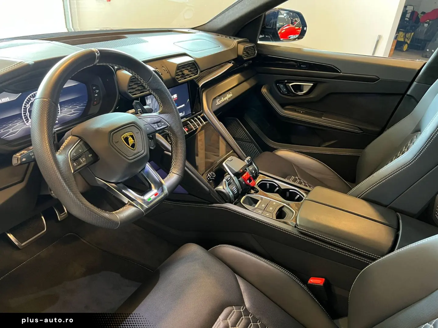 LAMBORGHINI Urus 4.0 V8