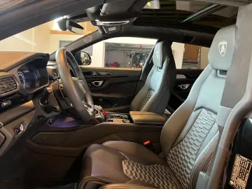 LAMBORGHINI Urus 4.0 V8