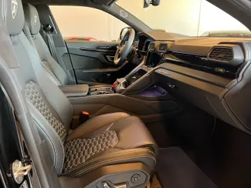 LAMBORGHINI Urus 4.0 V8