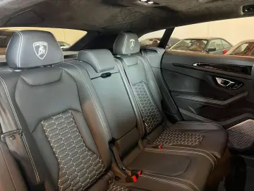 LAMBORGHINI Urus 4.0 V8