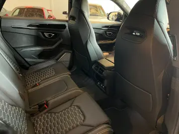 LAMBORGHINI Urus 4.0 V8