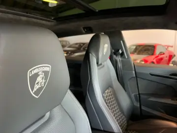 LAMBORGHINI Urus 4.0 V8