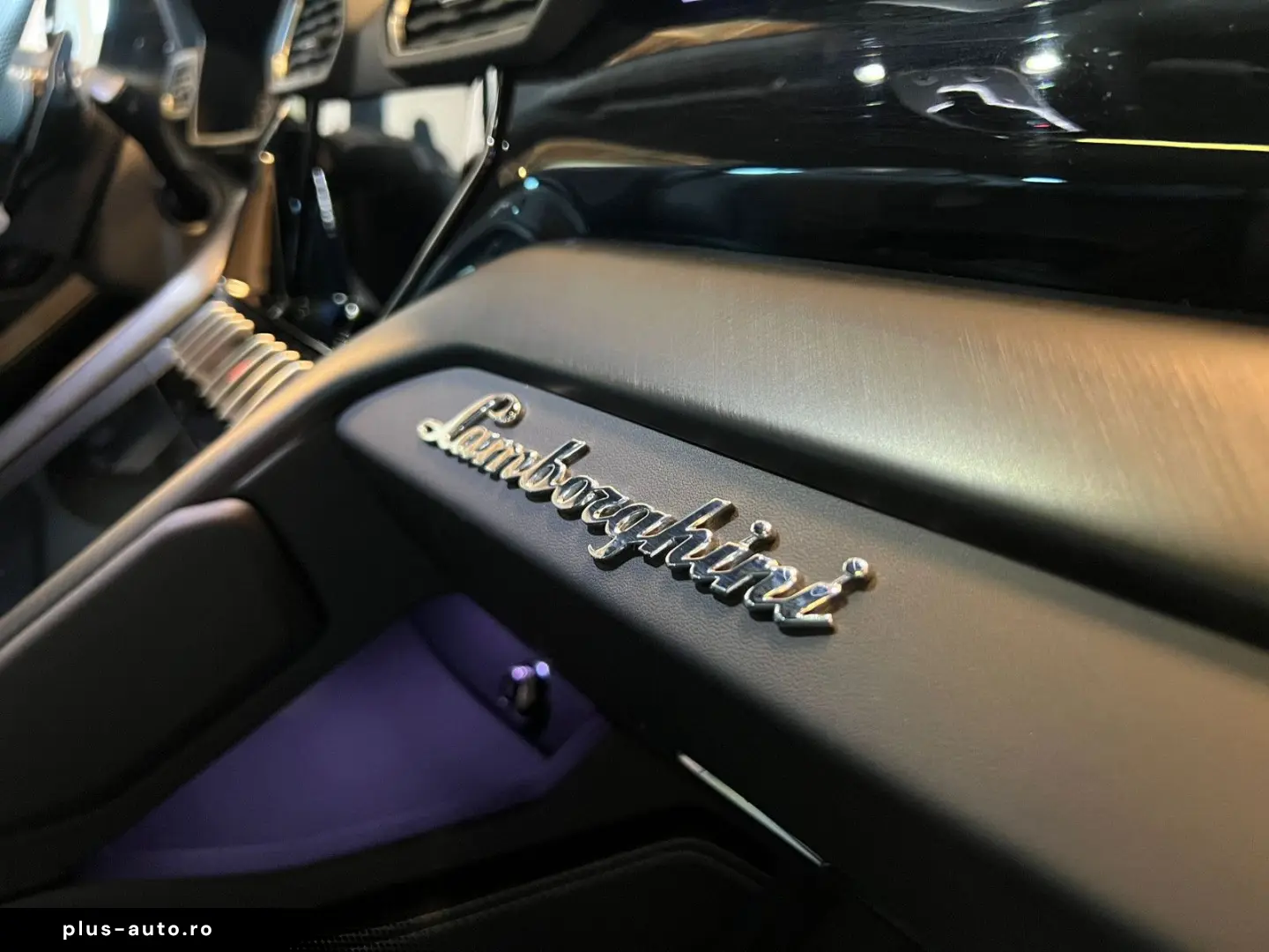 LAMBORGHINI Urus 4.0 V8