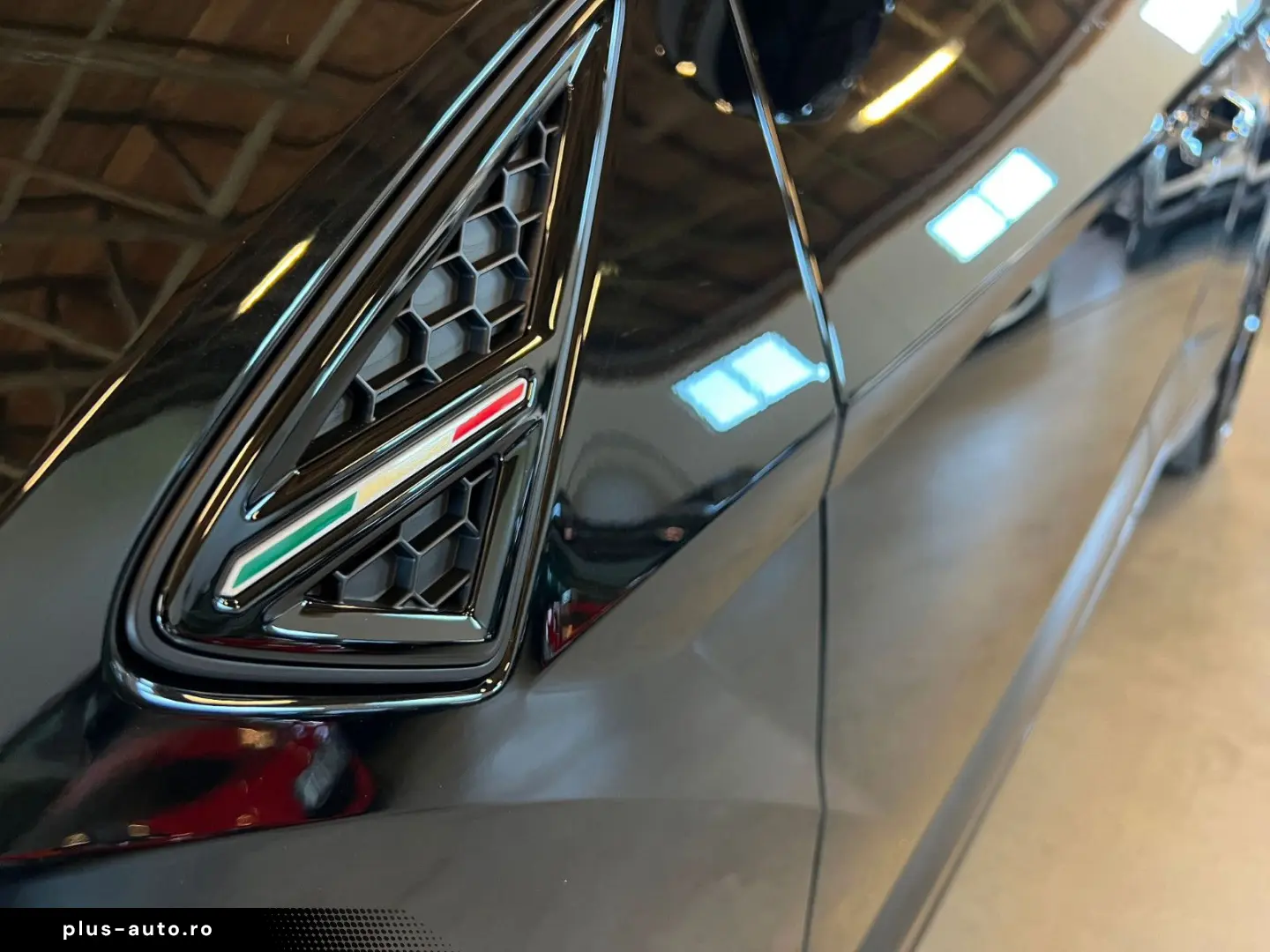 LAMBORGHINI Urus 4.0 V8