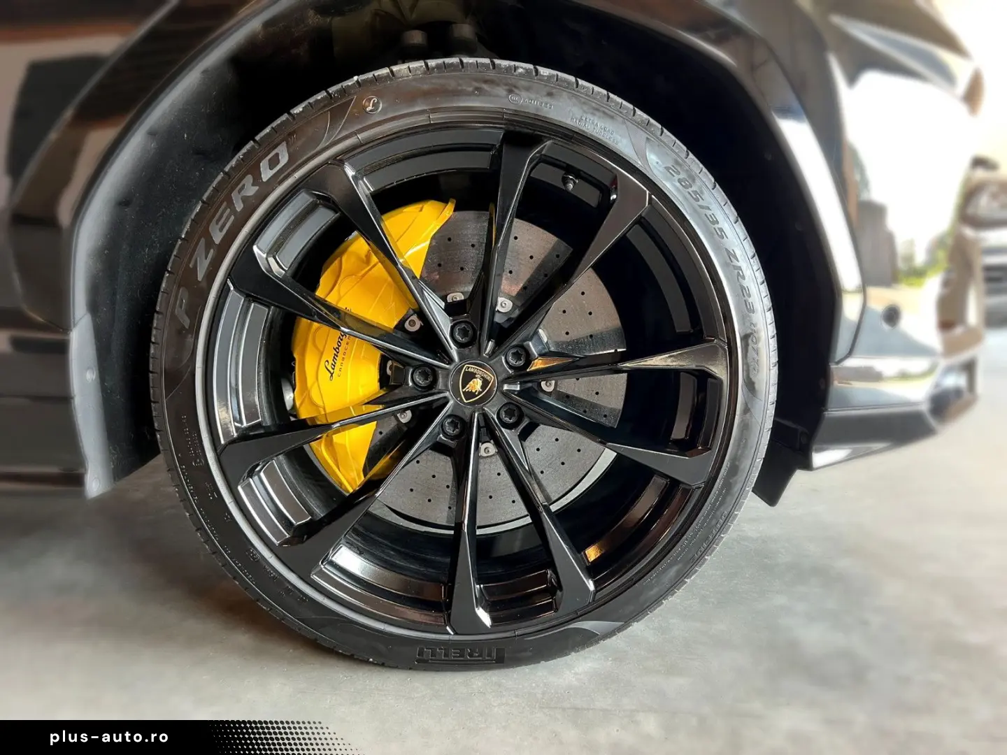 LAMBORGHINI Urus 4.0 V8