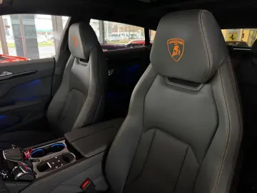 LAMBORGHINI Urus S PANORAMA B&O STYLE AKRAPOVIC