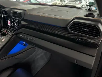 LAMBORGHINI Urus S PANORAMA B&O STYLE AKRAPOVIC