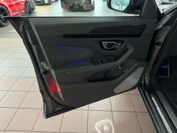 LAMBORGHINI Urus S PANORAMA B&O STYLE AKRAPOVIC