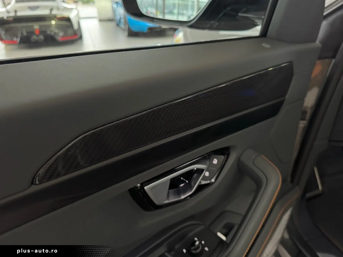 LAMBORGHINI Urus S PANORAMA B&O STYLE AKRAPOVIC