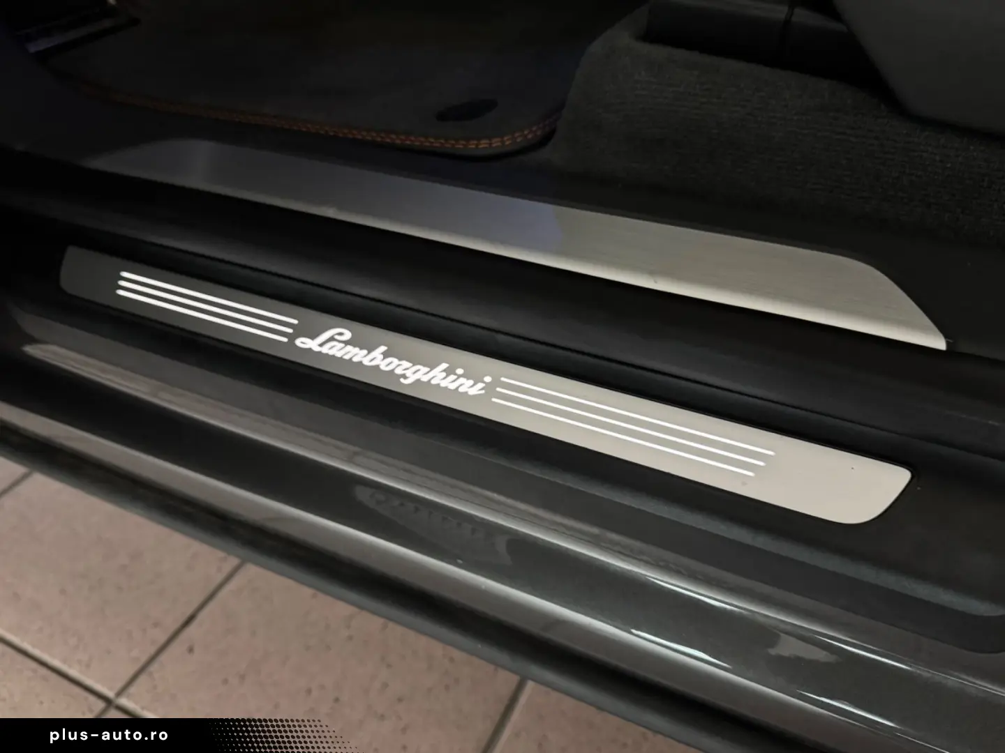 LAMBORGHINI Urus S PANORAMA B&O STYLE AKRAPOVIC