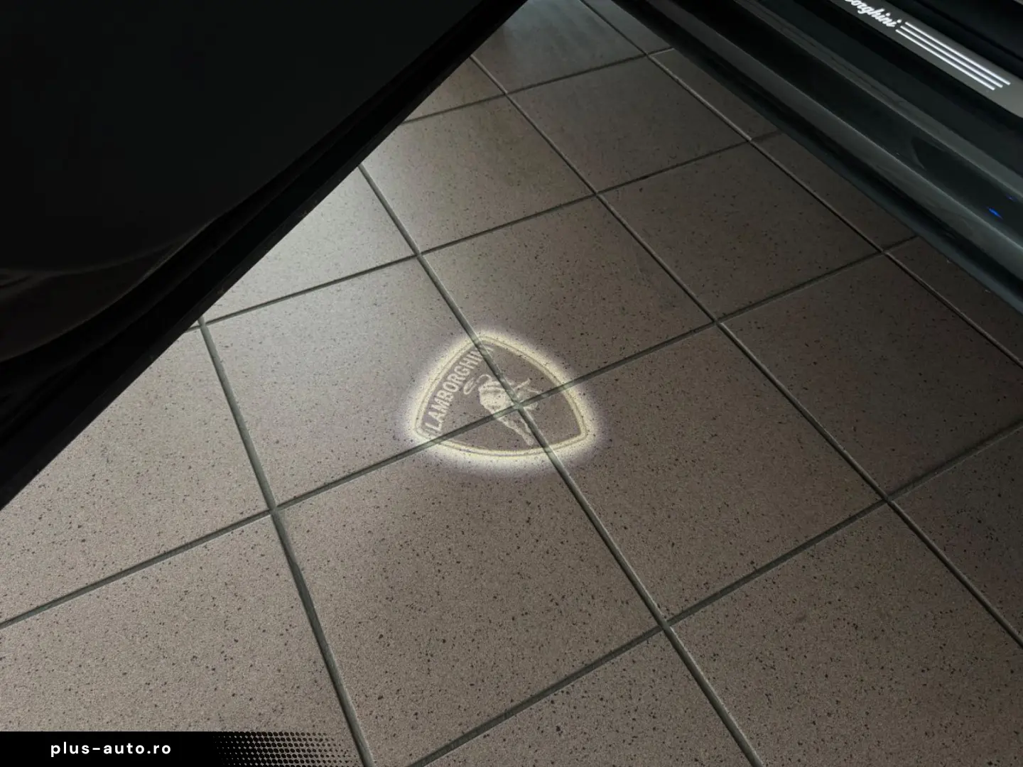 LAMBORGHINI Urus S PANORAMA B&O STYLE AKRAPOVIC