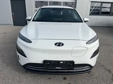 HYUNDAI Kona Elektro 2WD  64 kWh NAV KAM LED