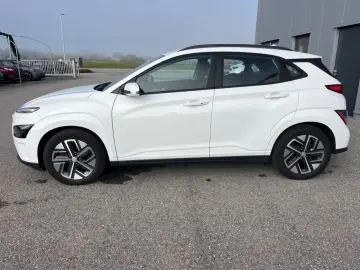HYUNDAI Kona Elektro 2WD  64 kWh NAV KAM LED
