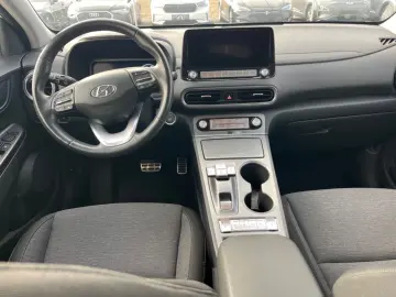 HYUNDAI Kona Elektro 2WD  64 kWh NAV KAM LED