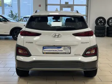 HYUNDAI Kona Trend Elektro 2WD CarPlay Navi R-Cam SOH100