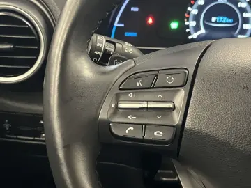 HYUNDAI Kona Trend Elektro 2WD CarPlay Navi R-Cam SOH100