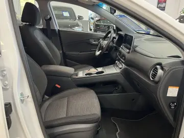 HYUNDAI Kona Trend Elektro 2WD CarPlay Navi R-Cam SOH100