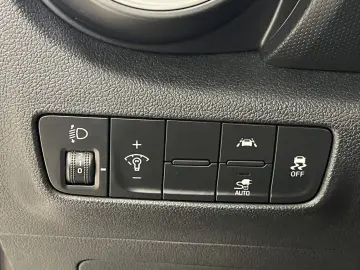 HYUNDAI Kona Trend Elektro 2WD CarPlay Navi R-Cam SOH100
