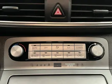HYUNDAI Kona Trend Elektro 2WD CarPlay Navi R-Cam SOH100