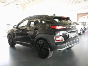 HYUNDAI Kona Style Elektro 2WD 150KW Wärmepumpe Navi ACC